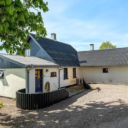 3 Bedroom Cozy In Store Fuglede